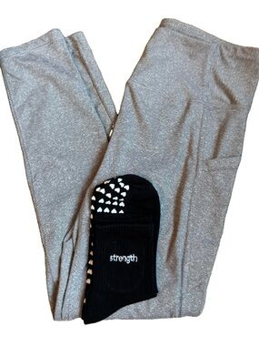 Danskin Gray Pinstriped Leggings M + Free Black Strength Grip Socks